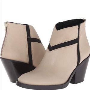 Naya’s “Atom” bootie New